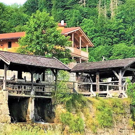 Grosse Fewo Im Alpen-landhaus Zwischen See, Berg Und Bach Hébergement de vacances *