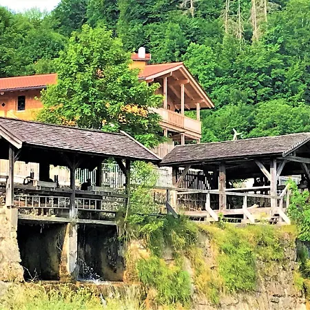 Grosse Fewo Im Alpen-landhaus Zwischen See, Berg Und Bach Hébergement de vacances
